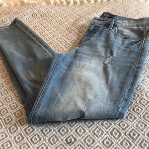 Distressed skinny jeans